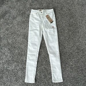 Levi’s 721 high rise skinny in white size 26